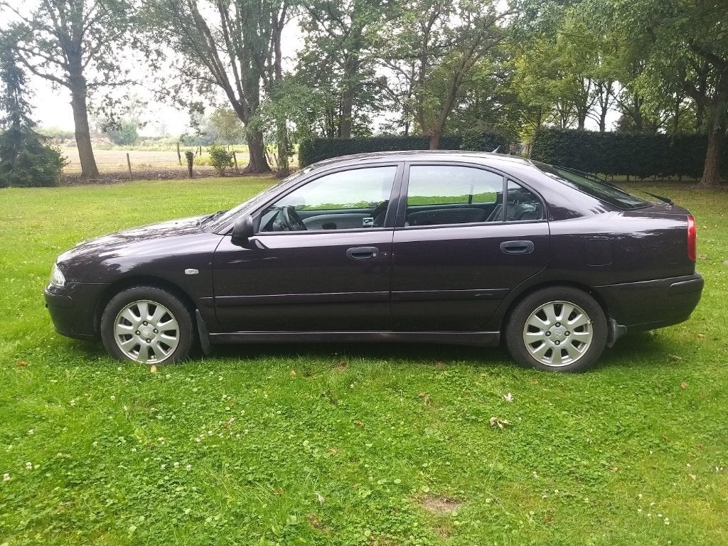 Heel goede en propere Mitsubishi, Auto's, Mitsubishi, Voorwielaandrijving, 4 deurs, Overige kleuren, Overige kleuren