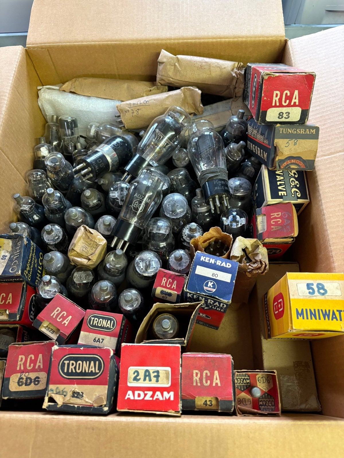 Lot de tubes / lampes radio (RCA,Adzam 47, Ken-Rad, Miniwatt, Enlèvement, Utilisé