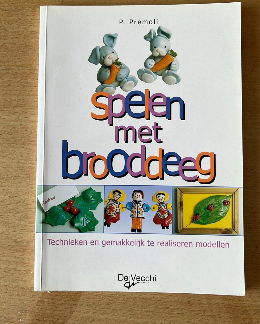Boek : spelen met brooddeeg, Ophalen of Verzenden, Zo goed als nieuw