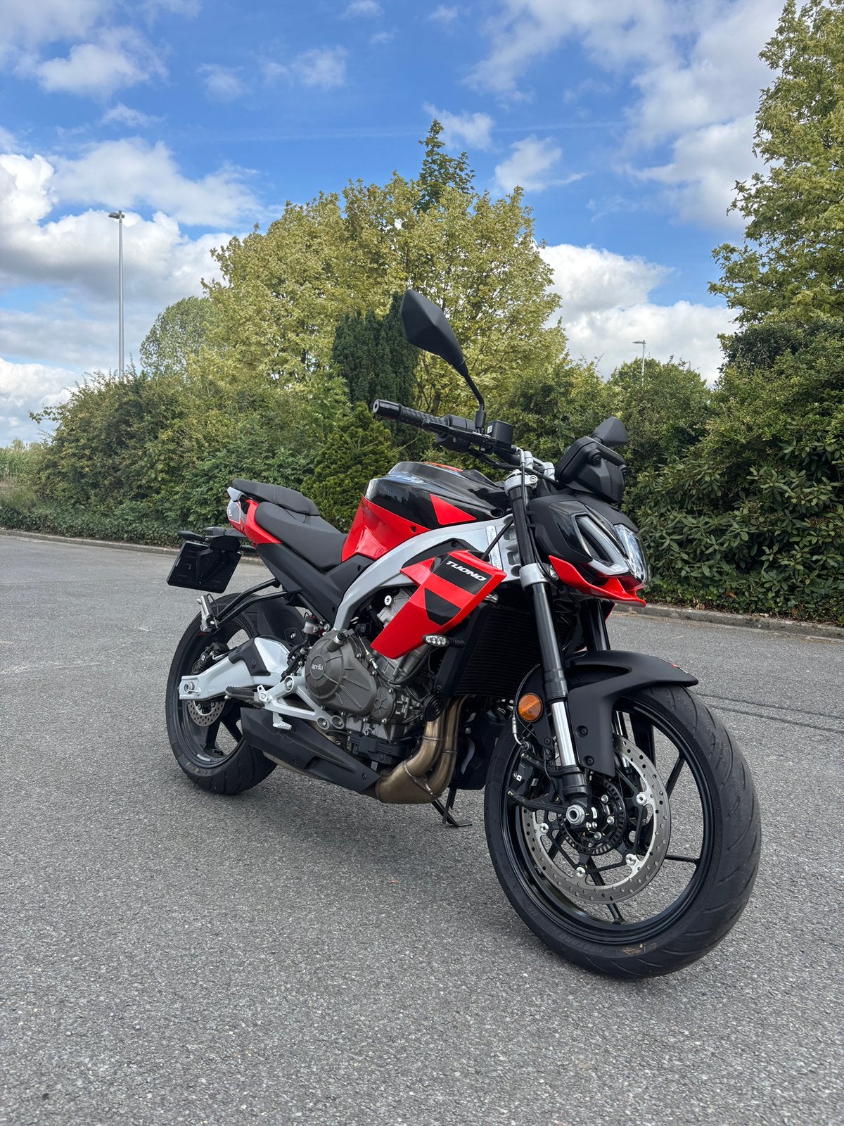 Aprilia Tuono 457, Motos, Motos | Aprilia, Entreprise, 2 cylindres, 457 cm³, Permis Moto A2 minimum