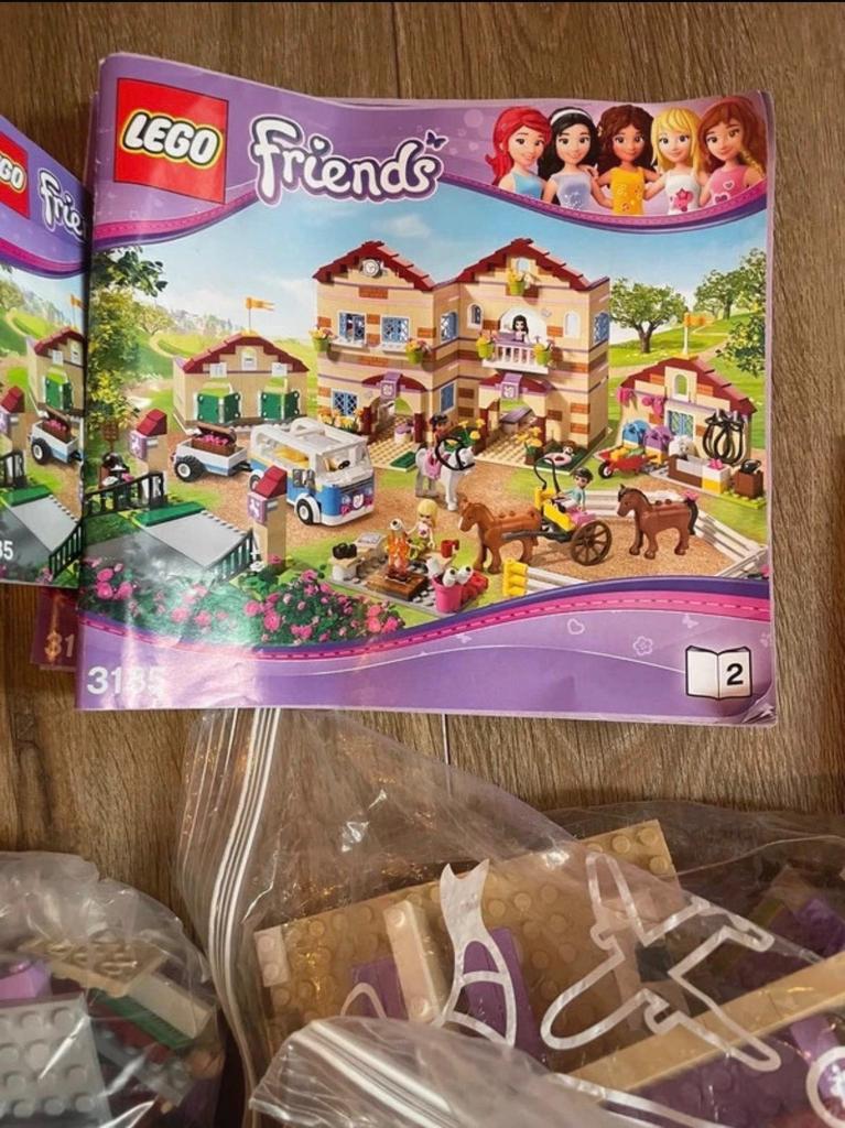 LEGO Friends sets – Paardenkamp + camper + dierenambulance, Lego, Friends, Ophalen of Verzenden, Zo goed als nieuw