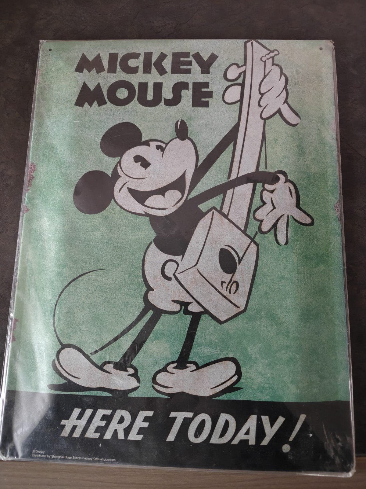 Mickey mouse, Enlèvement