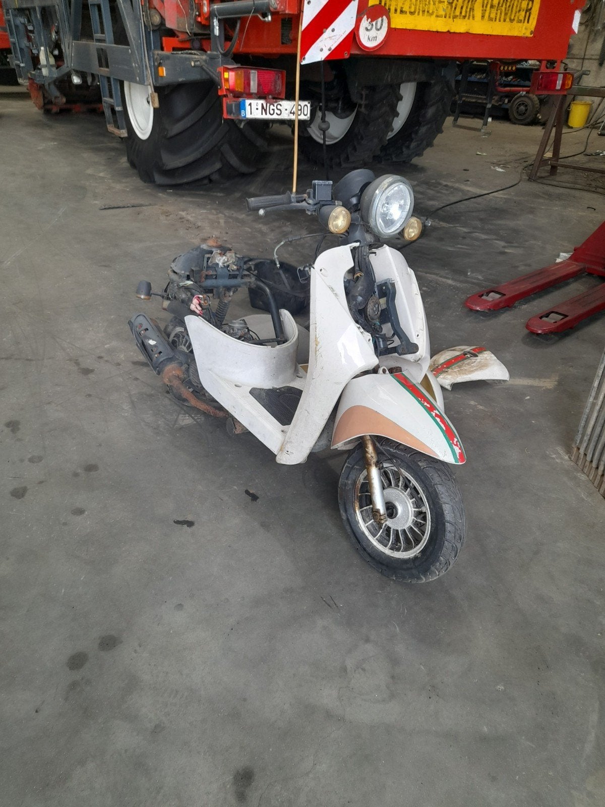 Projet de scooter AVEC PAPIERS et tout ce dont vous avez bes, Enlèvement, Utilisé, 50 cm³