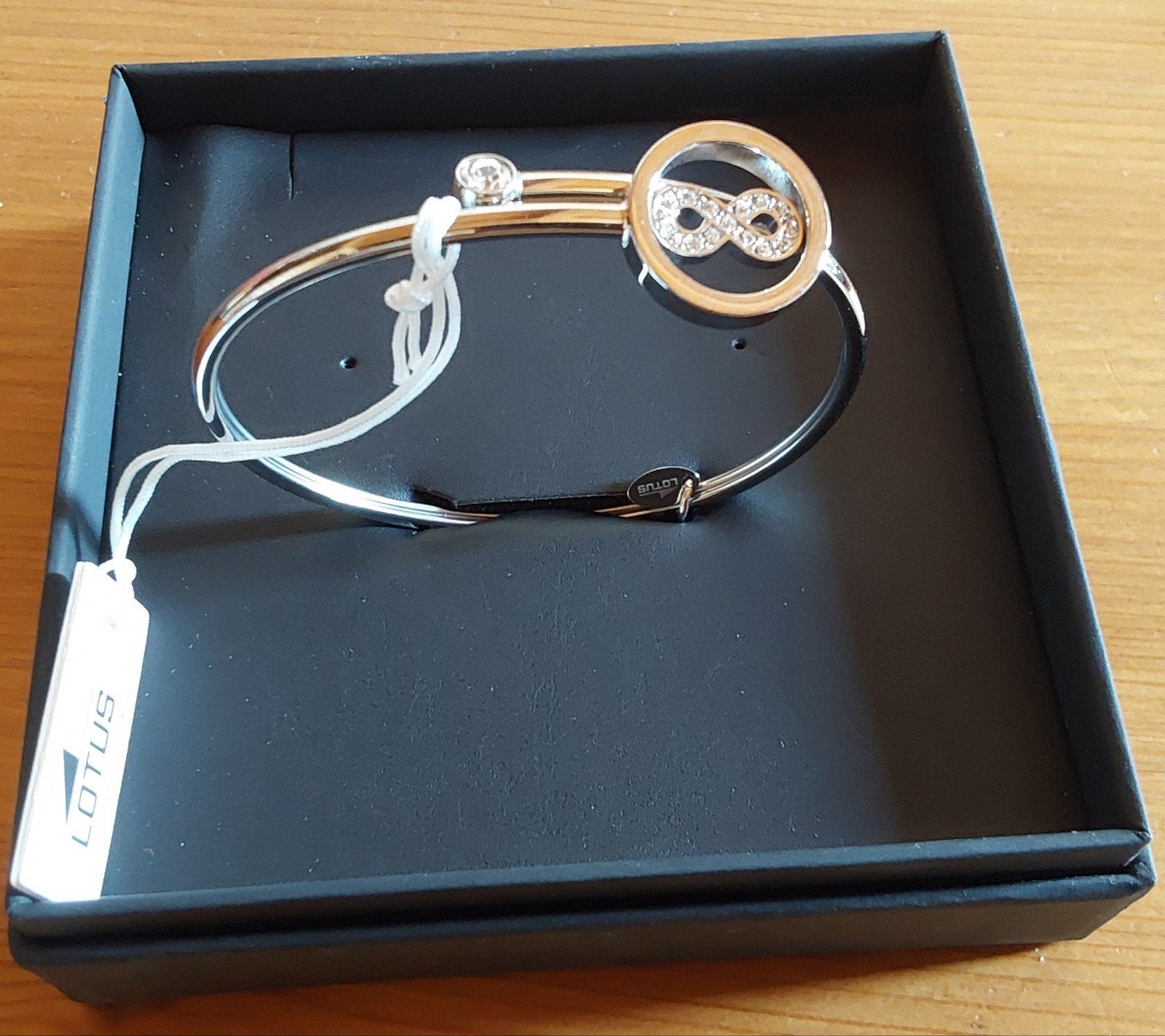 Lotus Millennial Style Infinity Sign stijve armband voor dam, Staal, Nieuw, Ophalen of Verzenden, Grijs