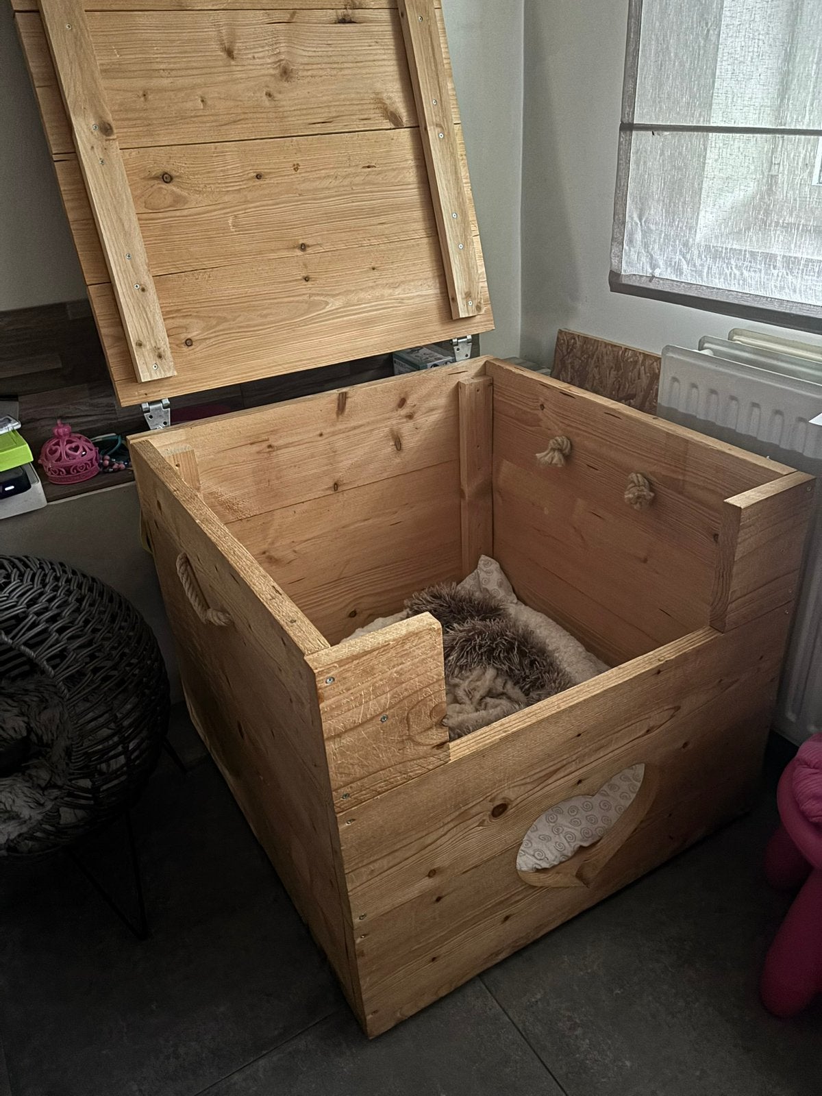 Werpkist of ligplekje voor katten en hondjes., Ophalen, Zo goed als nieuw