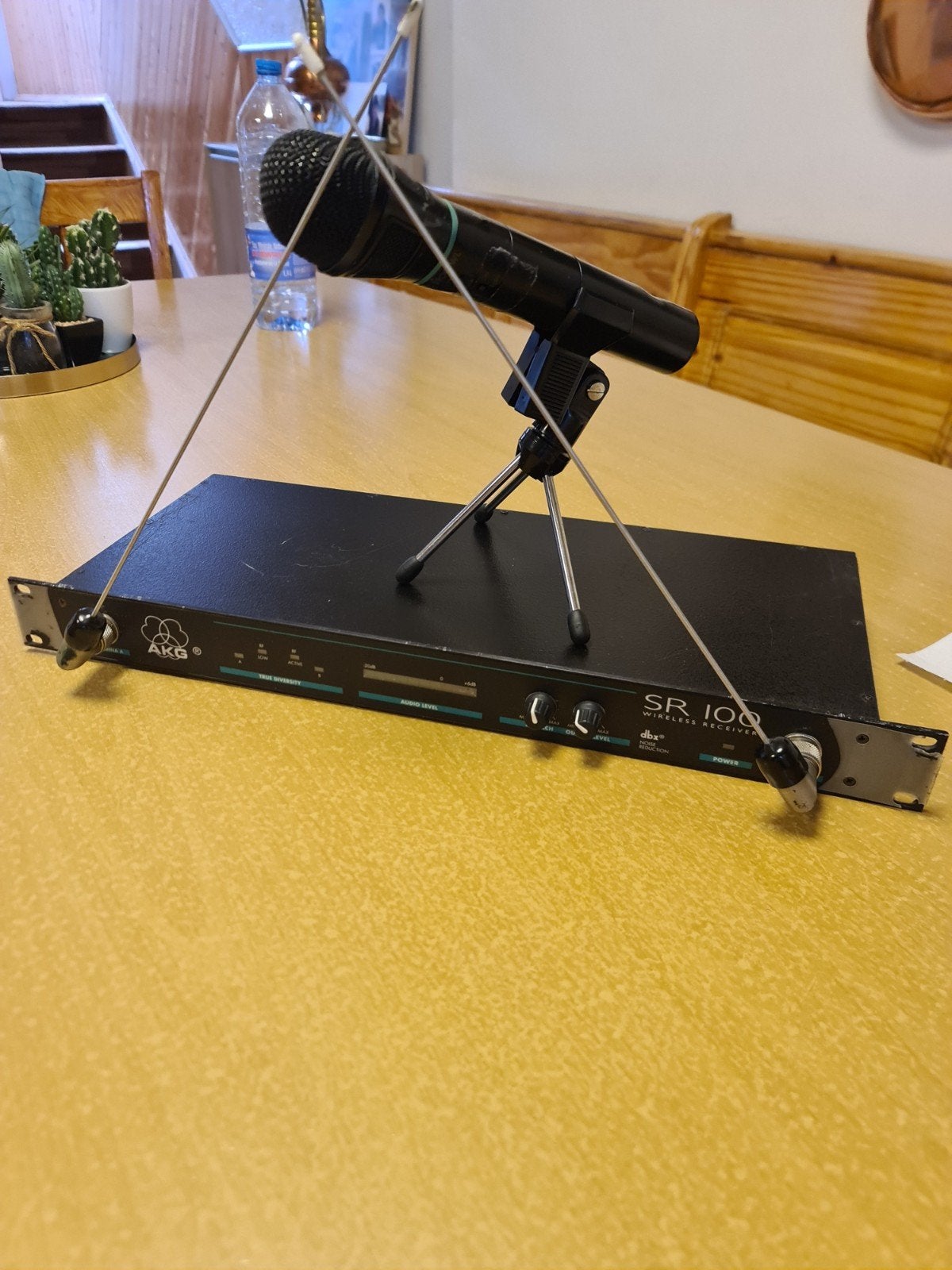 Noir AKG :SR100 .   AKG SR100 RECEP, Musique & Instruments, Pieds, Enlèvement, Utilisé