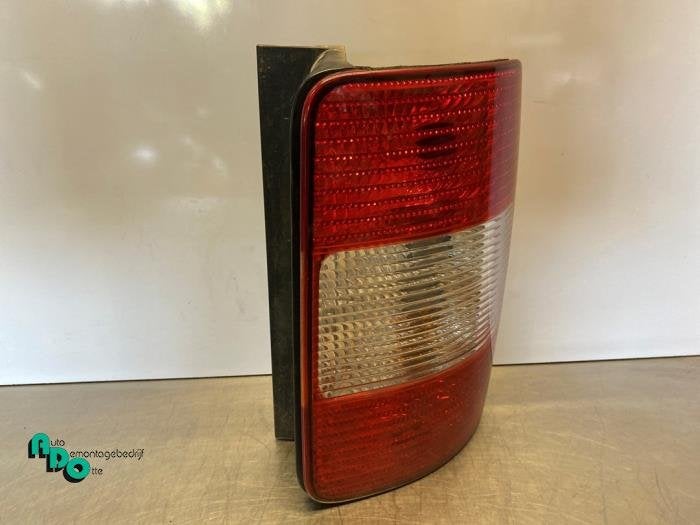 Achterlicht rechts van een Volkswagen Caddy (Caddy 04-), Gebruikt, -, Volkswagen, -
