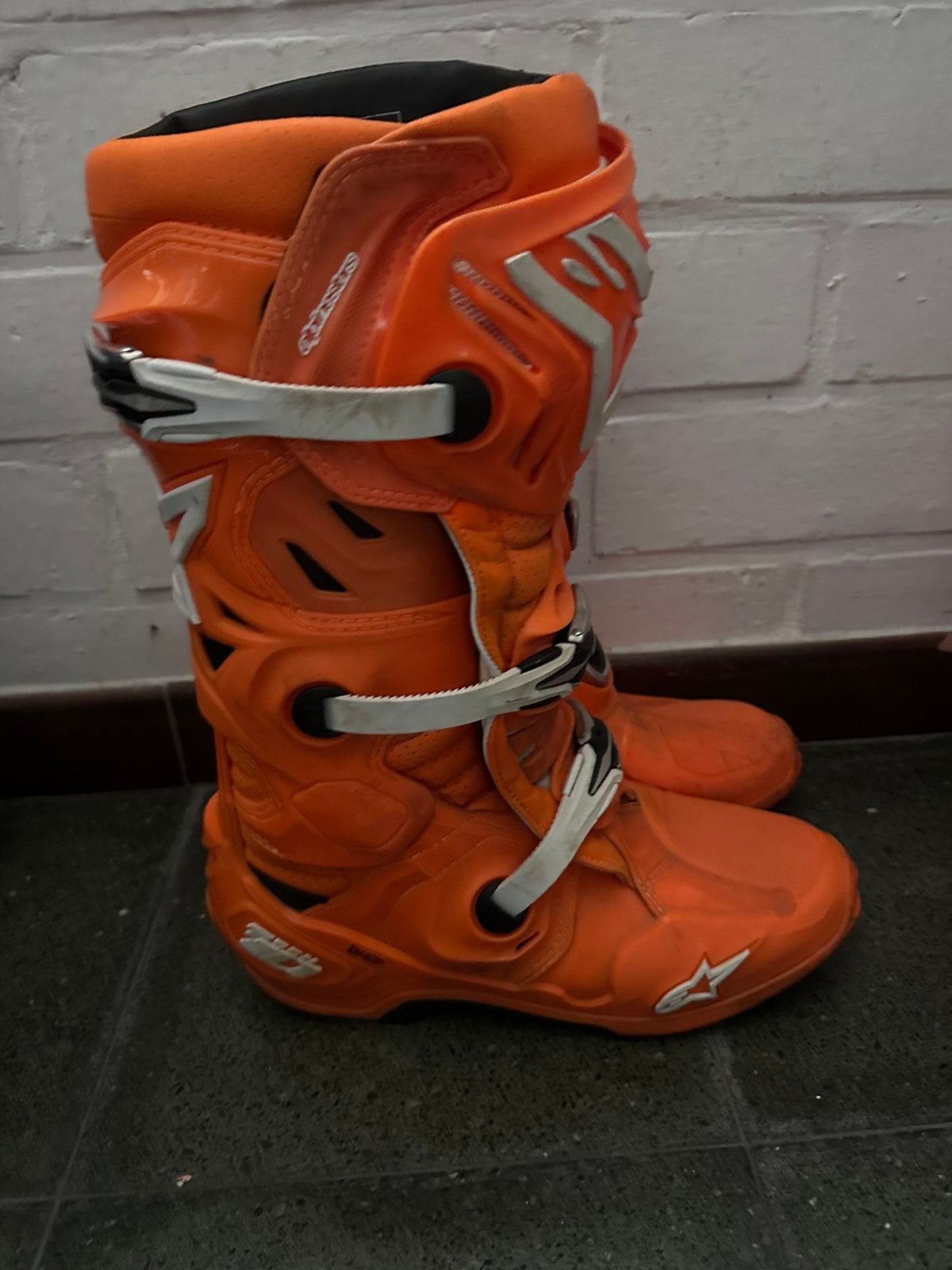 Alpinestars Tech 10, Motos, Enlèvement