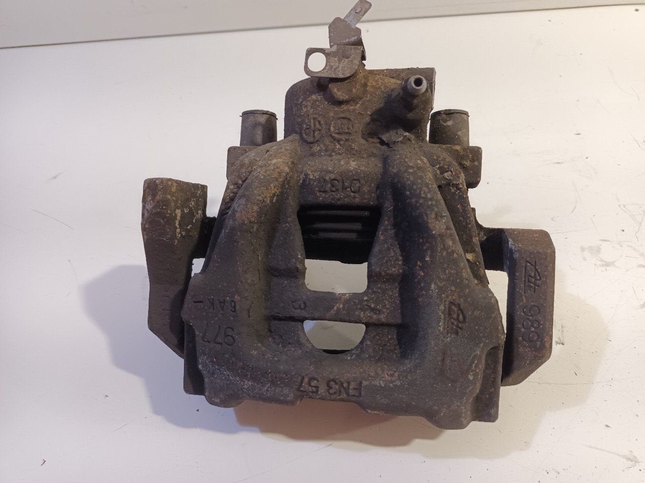 Remklauw links voor Opel Combo, Onderdelen@venauto.nl, Van der Ven Autorecycling B.V., Ettenseweg 76, 4706 PB Roosendaal, The Netherlands