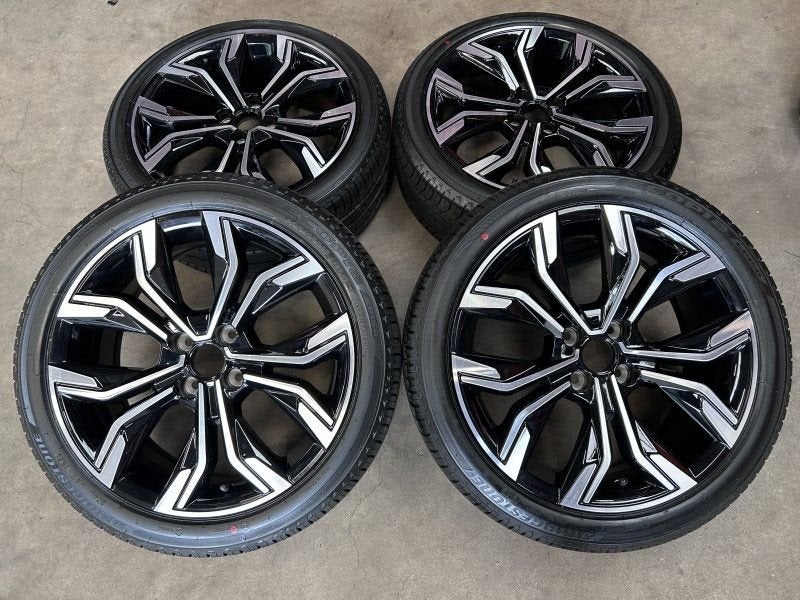 17 inch originele velgen + zomerbanden Renault Clio V, Auto-onderdelen, Gebruikt, -, -, Banden en Velgen