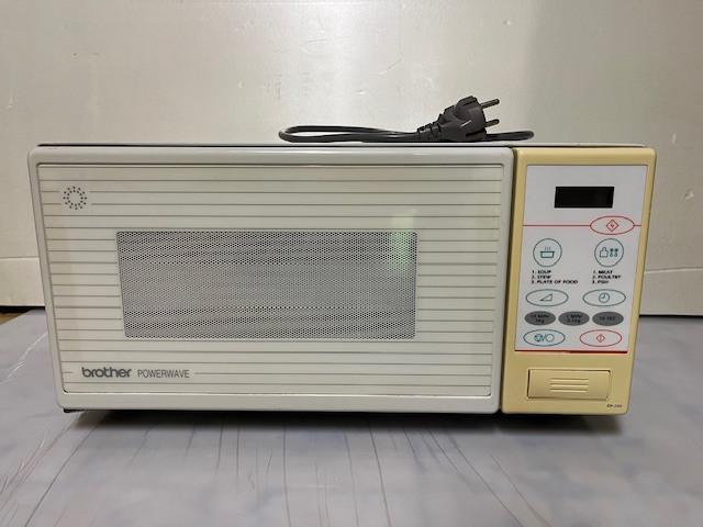 Micro-ondes Brother, Enlèvement, Utilisé, 45 à 60 cm, Four