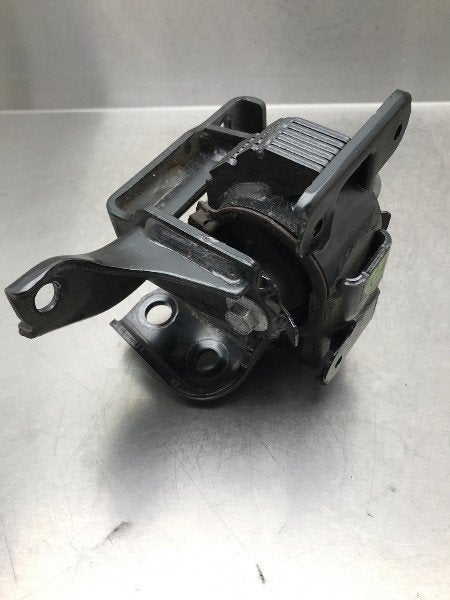 SUPPORT BOITE DE VITESSES ABS Auris Touring Sports (E18), Utilisé, Toyota
