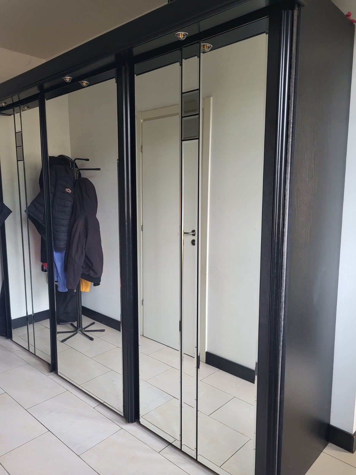 Grote halkast met spiegels en ingebou,de verlichting, Huis en Inrichting, Ophalen