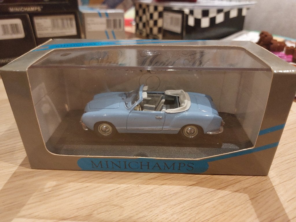 Minichamps Karman Ghia Cabriolet bleu ciel 1/43, Enlèvement, Neuf, Voiture, MiniChamps