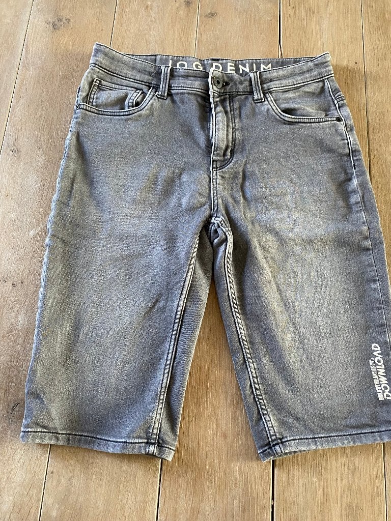 grijze short maat 182, Ophalen of Verzenden, Jongen