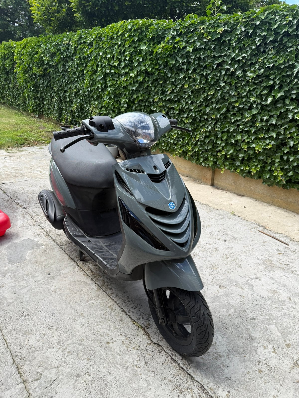 Piaggio zip 4takt a klasse, Fietsen en Brommers, Ophalen, Zip, Klasse A (25 km/u), Zo goed als nieuw