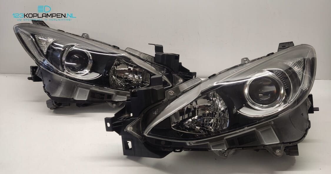 Mazda 3 koplamp links rechts, Gebruikt, -, -, Ophalen of Verzenden