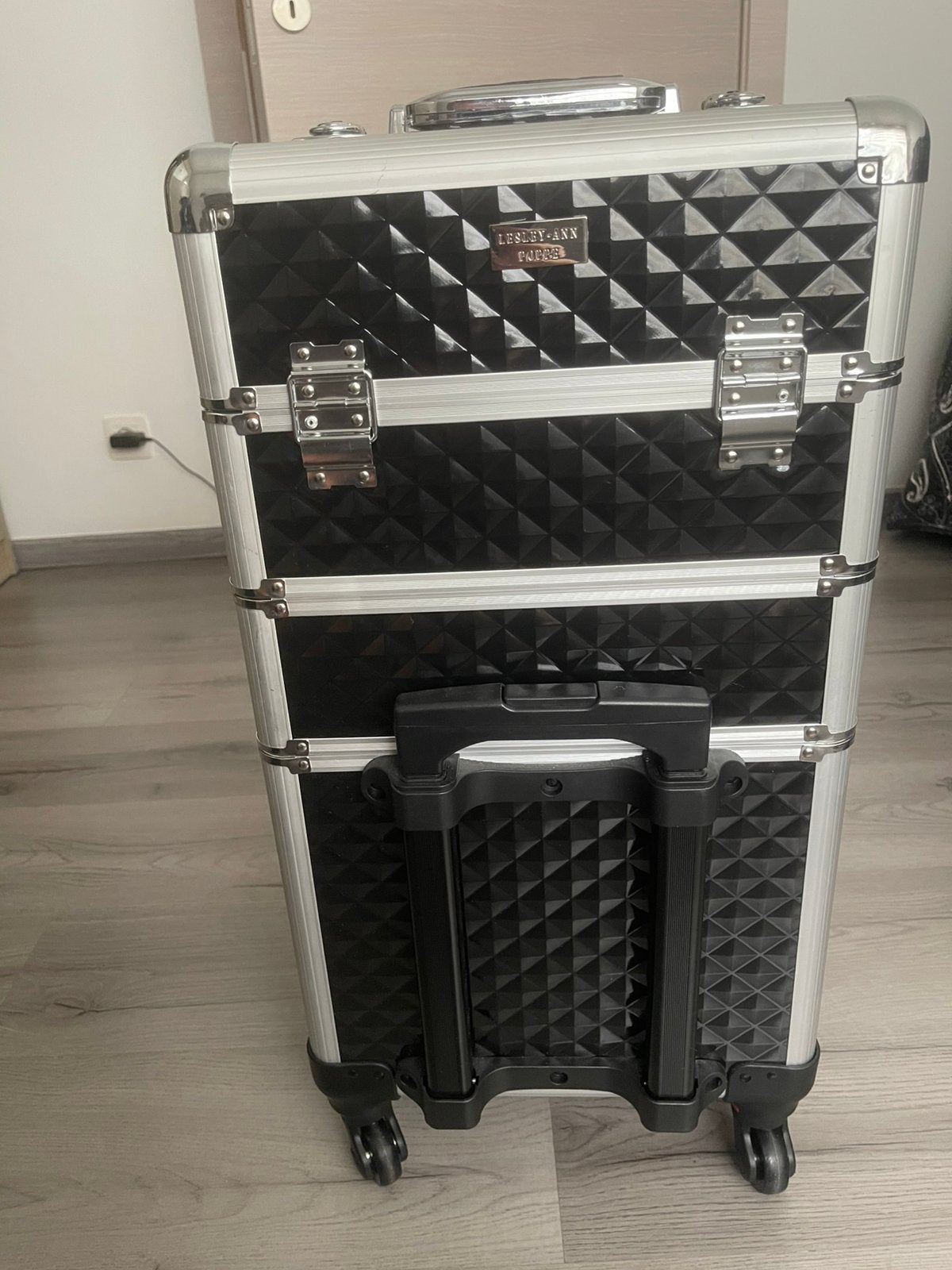 prothésiste ongulaire, chariot à ongles lampe UV/LED, Bijoux, Sacs & Beauté, Boîtes de maquillage & Beauty case, Comme neuf, Enlèvement ou Envoi