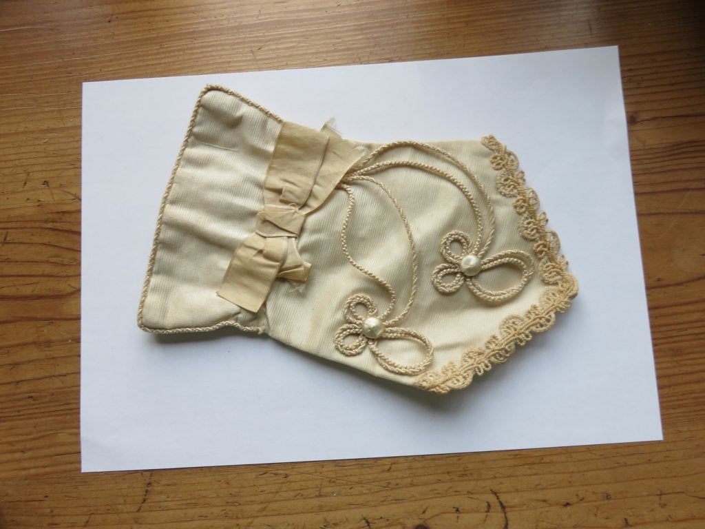 Kapelaan uit de oudheid van een communicant van moiréstof, Verzamelen, Kleding en Patronen, Ophalen of Verzenden, Gebruikt, Overige typen
