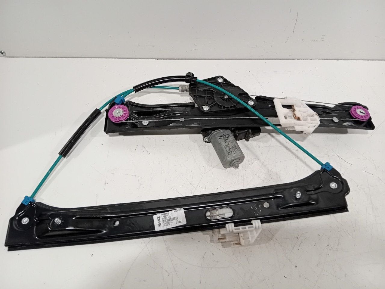 Raammechaniek elektrisch links voor BMW 1 serie, Onderdelen@venauto.nl, Van der Ven Autorecycling B.V., Ettenseweg 76, 4706 PB Roosendaal, The Netherlands