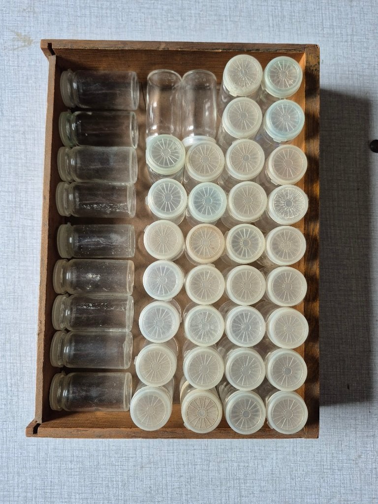 Lot de 44 Petits pots en verre avec bouchon, Divers, Divers Autre, Comme neuf, Enlèvement ou Envoi