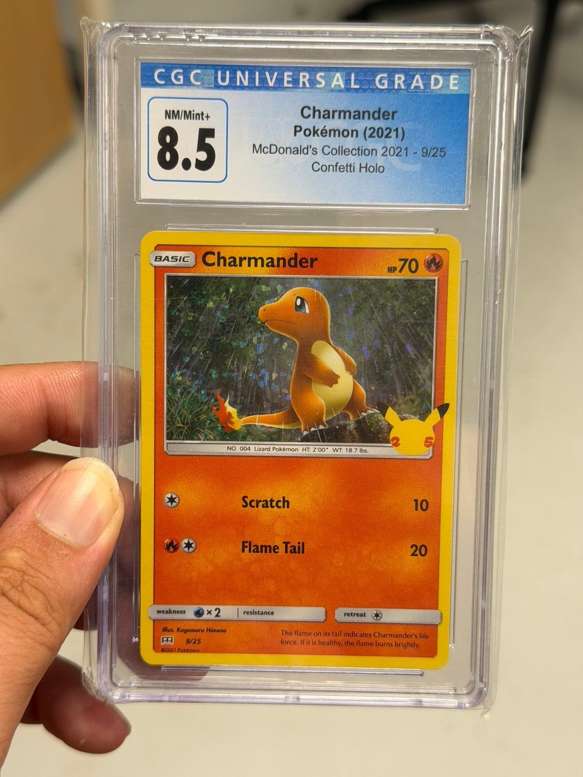 Bavoir Pokémon Holo CGC 8.5 Charmander 9/25 McDonald's 2021, Enlèvement ou Envoi, Comme neuf, Cartes en vrac, Foil
