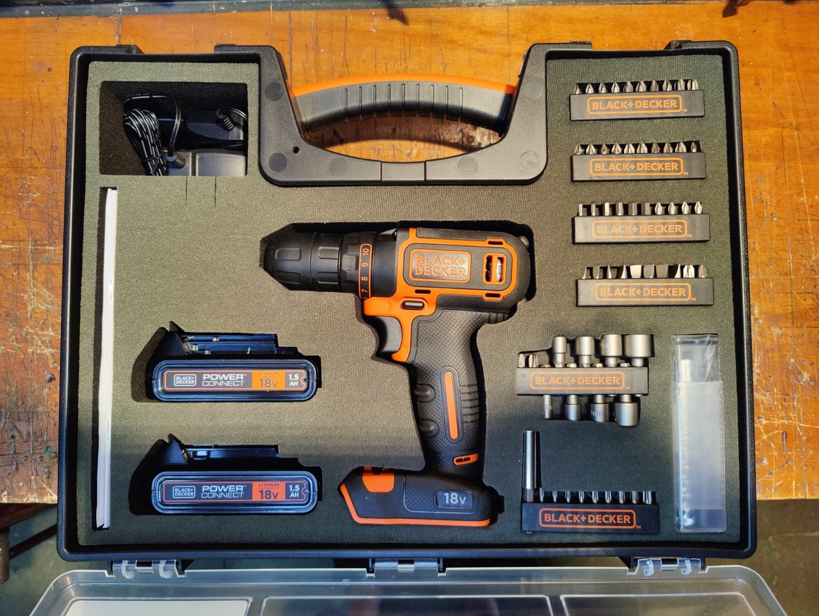 Kit de perceuse sans fil 18V Black+Decker BDC718AS2O-QW, Bricolage & Construction, Neuf, Vitesse variable, Enlèvement, Foreuse et Perceuse