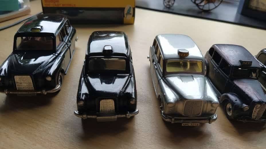 5 x LONDRES TAXI DINKY/CORGI/BUDGIE ANGLETERRE, Enlèvement ou Envoi, Comme neuf, Voiture, Corgi