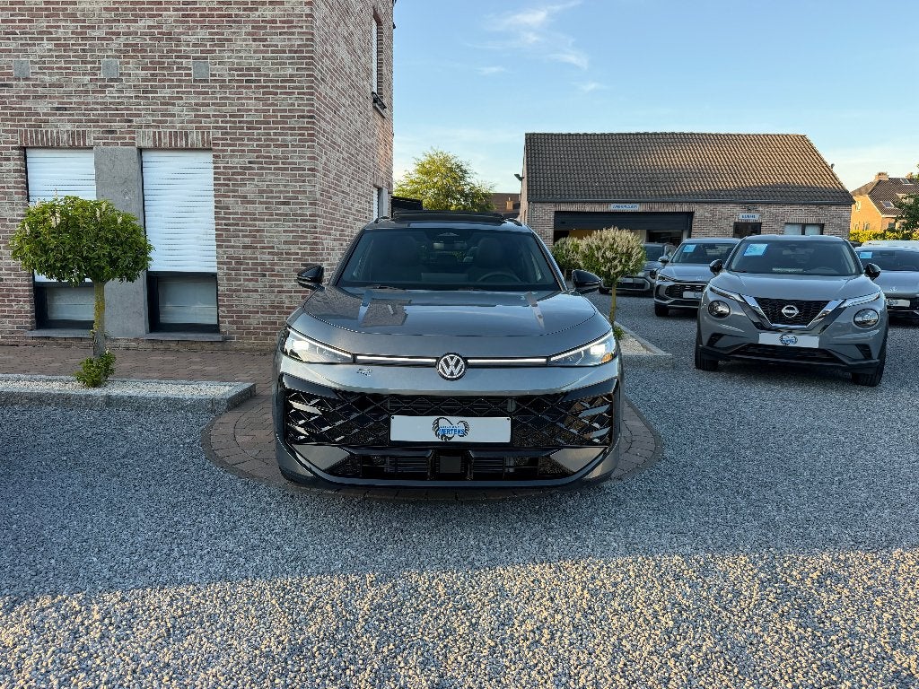 Volkswagen T-Roc 1.5 eTSI R-Line DSG 150PK NEW MODEL 5J/GAR, Autos, Argent ou Gris, Achat, Entreprise, Noir