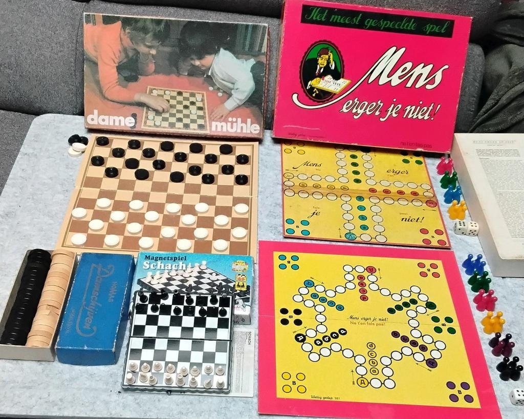Vintage bordspellen klassiek dam, schaak, Mens erger je niet, Hobby en Vrije tijd, Gezelschapsspellen | Overige, Ophalen of Verzenden