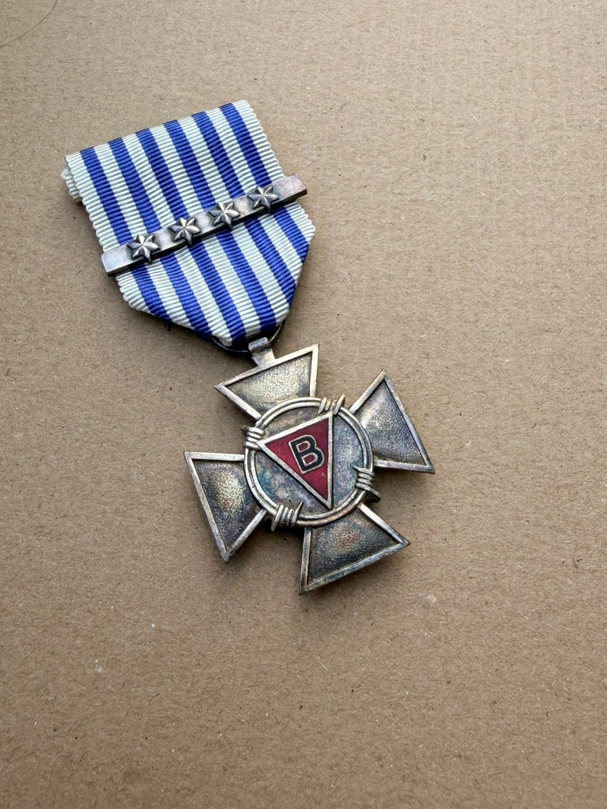 Medaille gevangenen, Collections, Broches, Pins & Badges, Enlèvement ou Envoi, Comme neuf