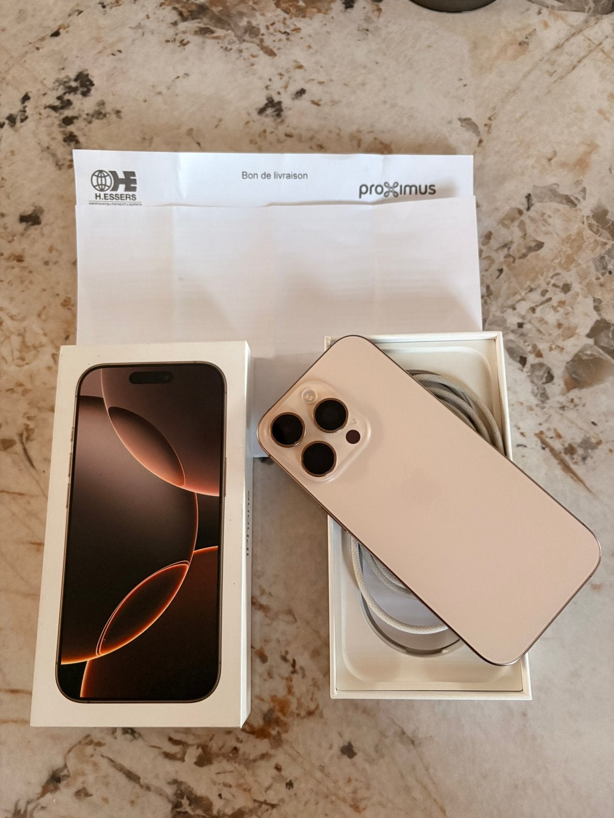 Iphone 16 Pro !! Comme neuf + Garantie !!, IPhone 16 Pro, 128 GB, Or, Comme neuf