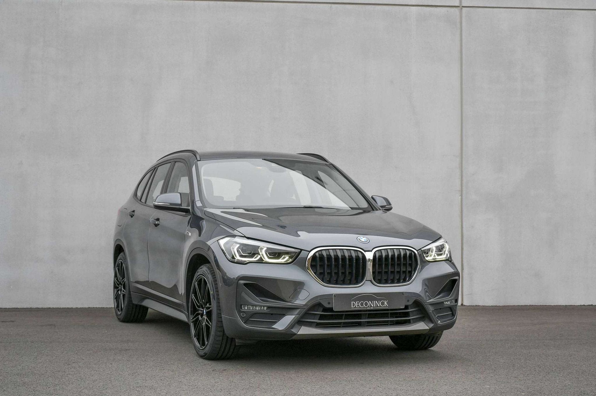 BMW X1 X1 PHEV 1.5iA *CAMERA*LEDER*LED*HEAD-UP*NAVI*CARPLAY*, Gebruikt, Leder, Bedrijf, 3 cilinders