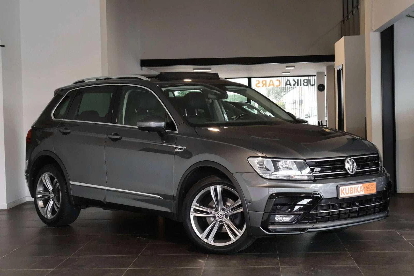 Volkswagen Tiguan Tiguan 1.4 TSI 4Motion R Line DSG Navi Lee, Autos, Argent ou Gris, Achat, Entreprise, Noir