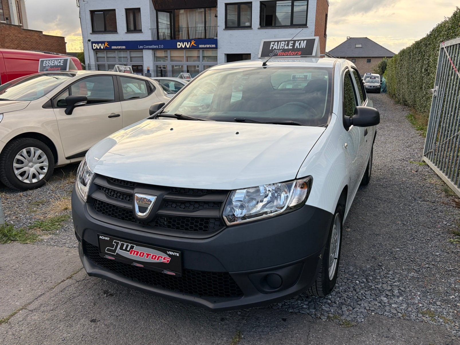DACIA Logan 1.2i Logan**FAIBLE KM/GARANTIE**, Autos, Dacia, Euro 5, 4 portes, Entreprise, Boîte manuelle