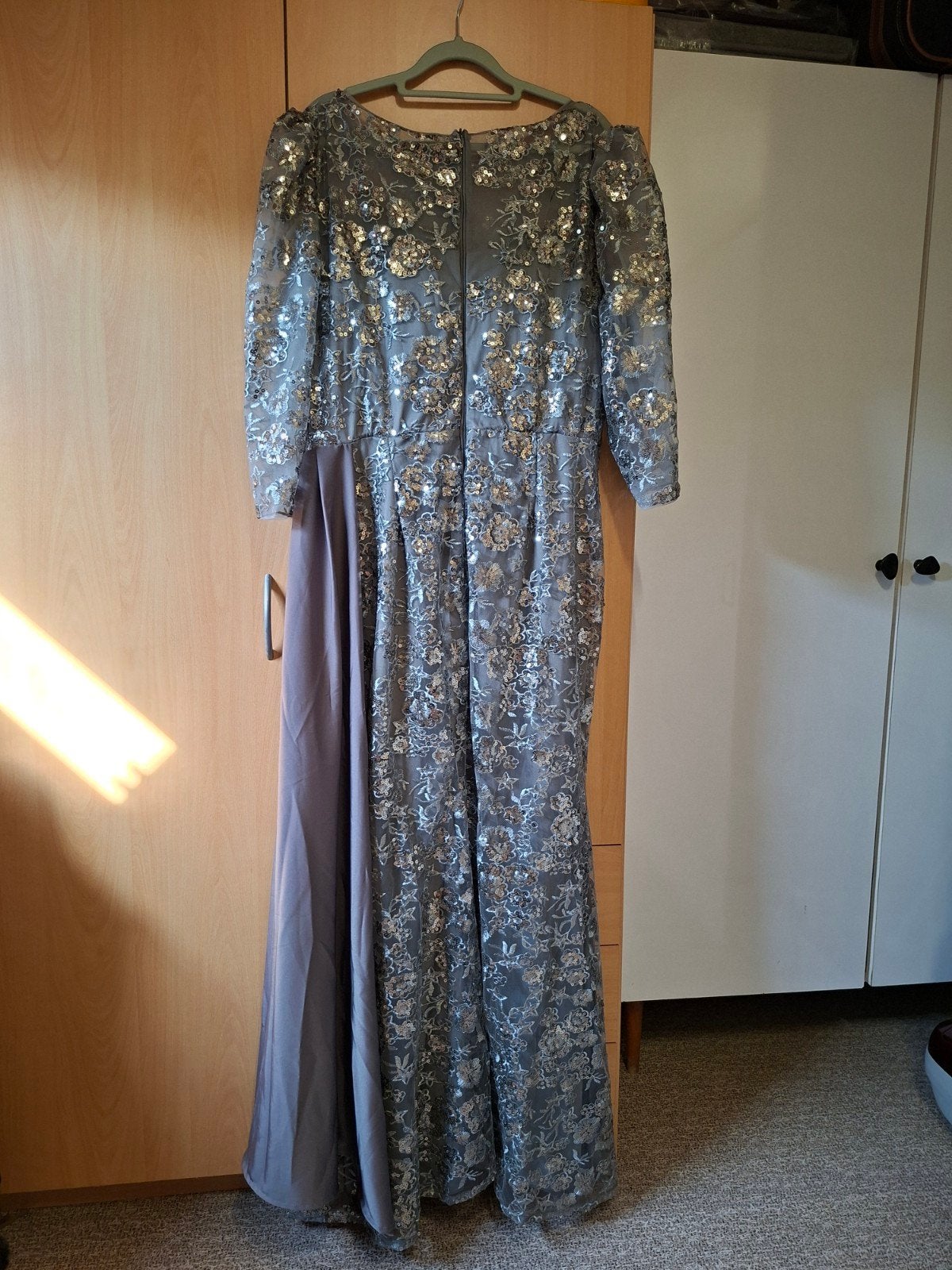 Elegante galajurk met pajetjes., Ophalen, Maat 42/44 (L), Galajurk
