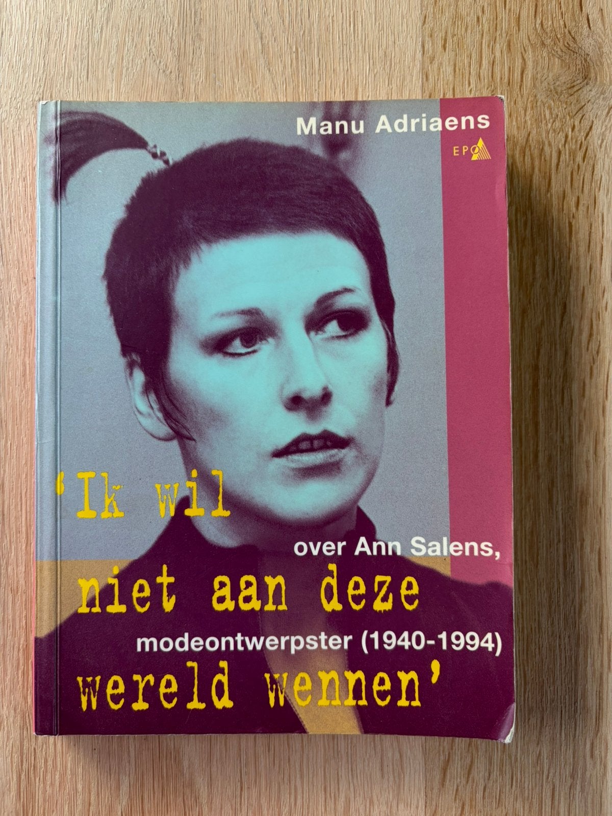 Manu Adriaens, Ik wil niet aan deze wereld wennen,Ann Salens, Ophalen of Verzenden, Zo goed als nieuw