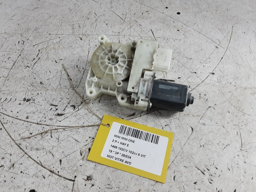 MOTEUR LEVE VITRE ELECTRIQUE AVANT DROIT Mini Mini (F56), Avant, Petuelring 130
80809  München, DE, Mini, Utilisé