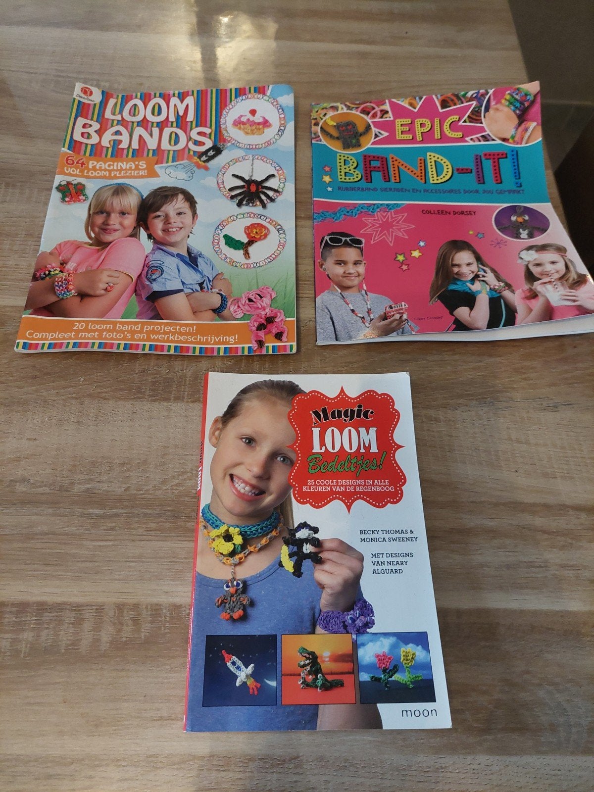 3 boeken over loombandjes maken, Ophalen