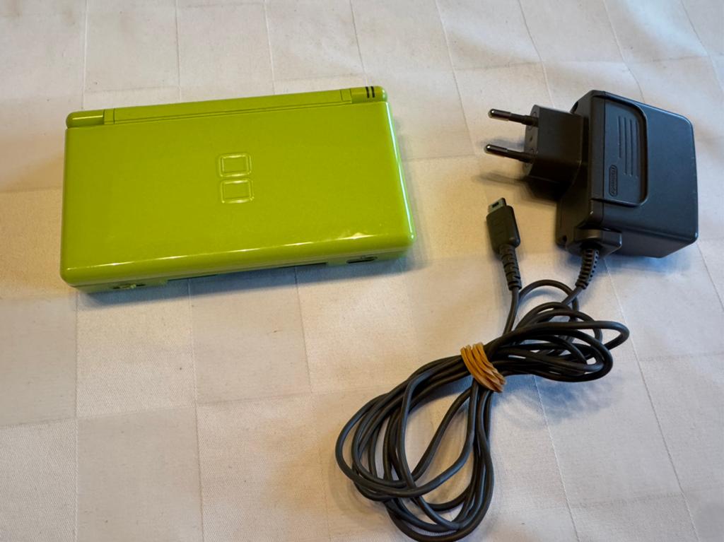 Nintendo DS lite, Games en Spelcomputers, Spelcomputers | Nintendo DS, Ophalen of Verzenden, Zo goed als nieuw, DS Lite