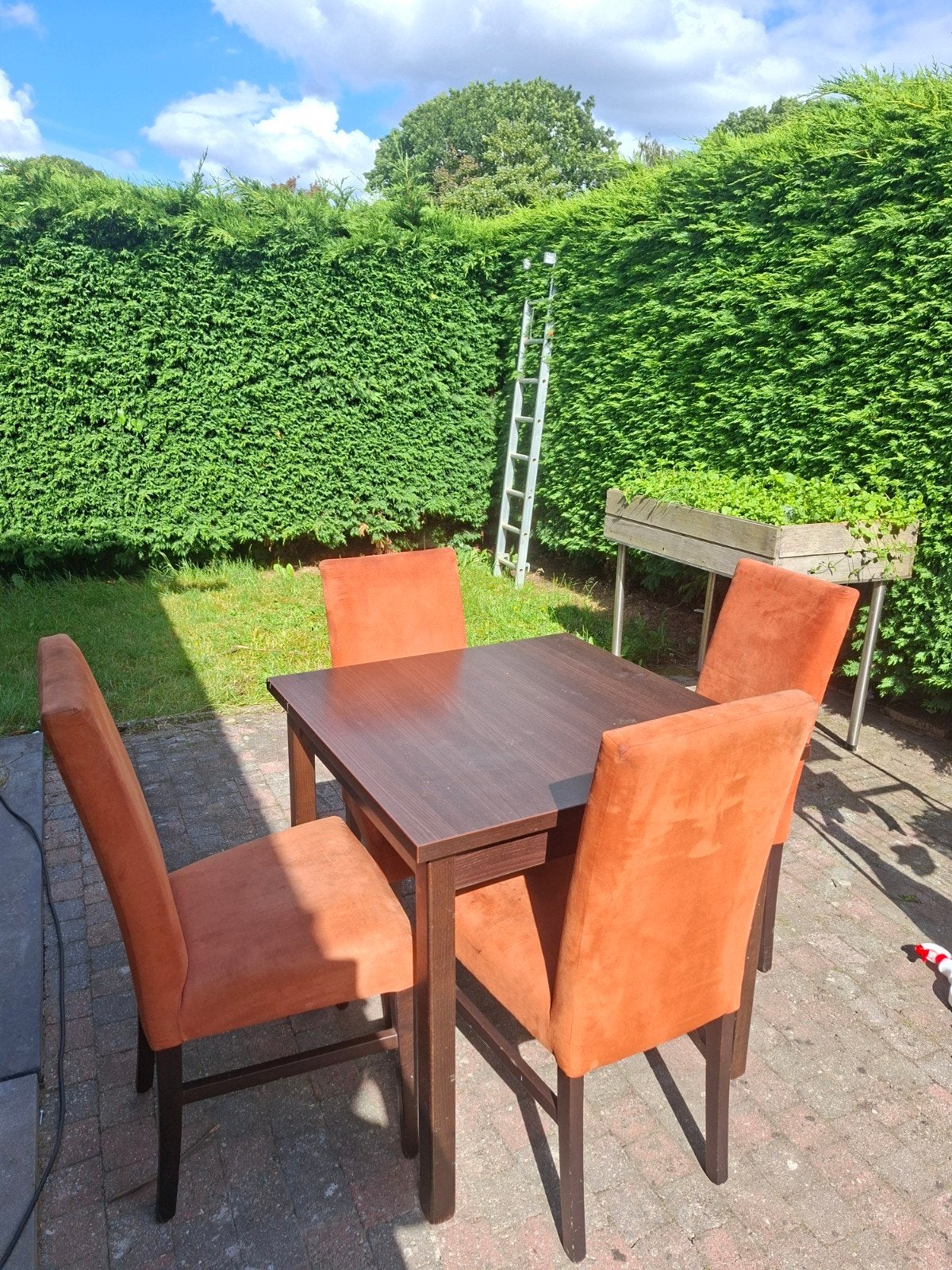 Tafel met 4 stoelen 25 euro, Ophalen