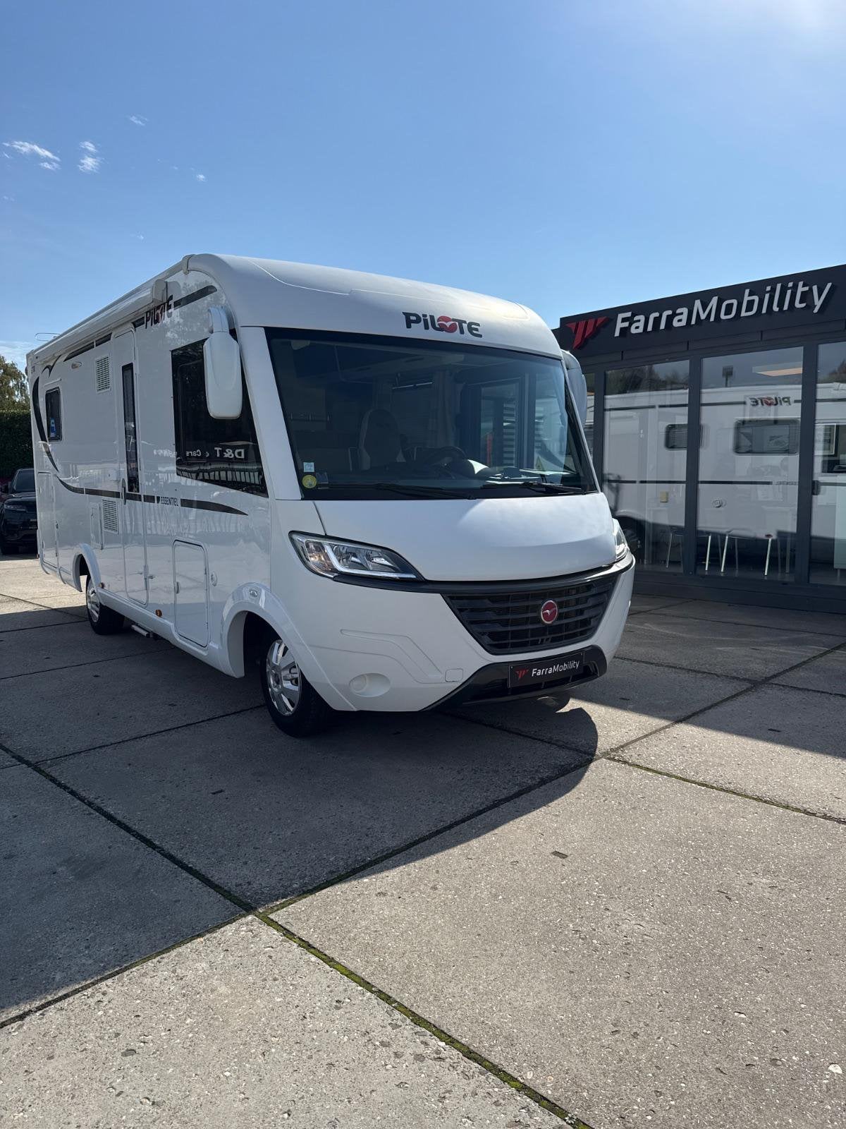 PREMIUM | PILOTE G 700 Automatique 2018 avec 35 000 km, Caravanes & Camping, Entreprise, Intégral, Douche, Diesel