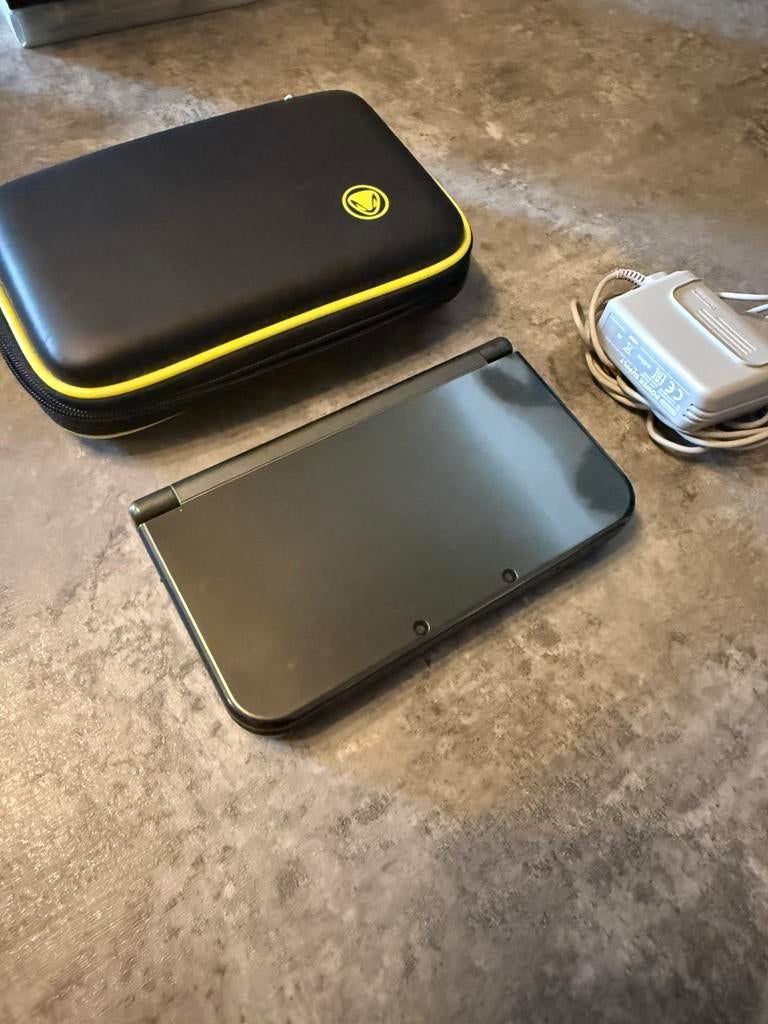 New Nintendo 3DS XL - Zwart Metallic, Games en Spelcomputers, Spelcomputers | Nintendo 2DS en 3DS, Gebruikt, 3DS, Zwart, Met beschermhoes of tas