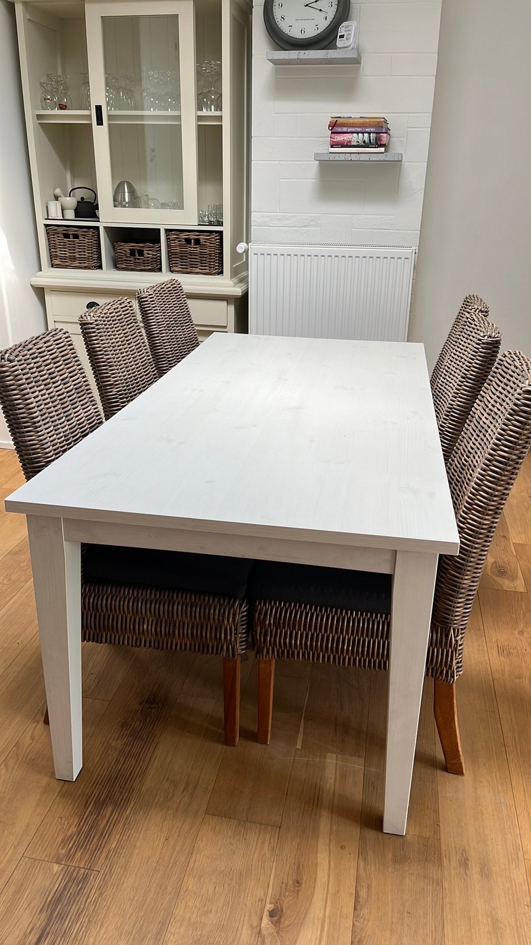 Witte eettafel wit met 6 rotan stoelen, Maison & Meubles, Enlèvement, Utilisé
