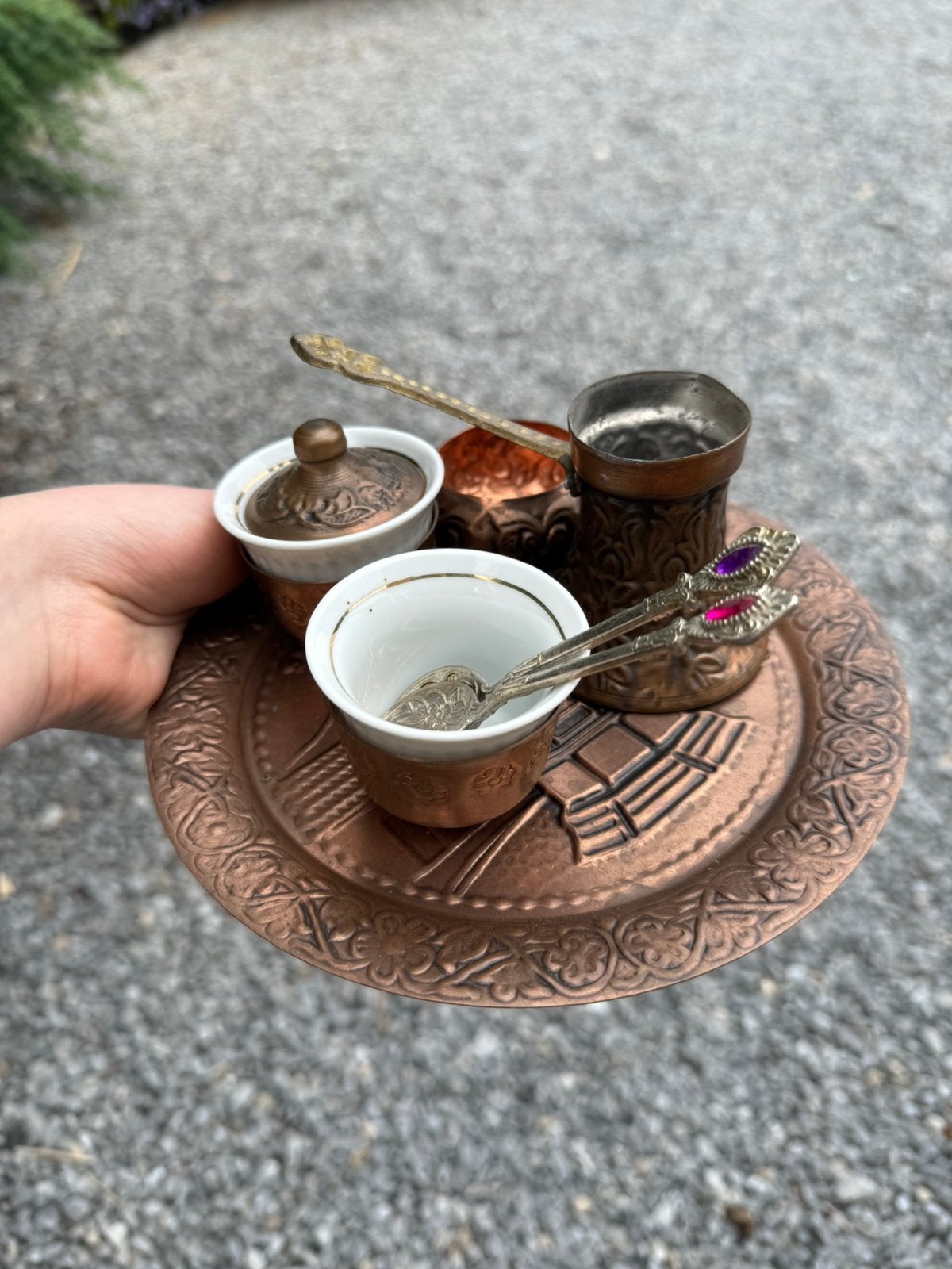 Service à café oriental en cuivre décoré, Envoi