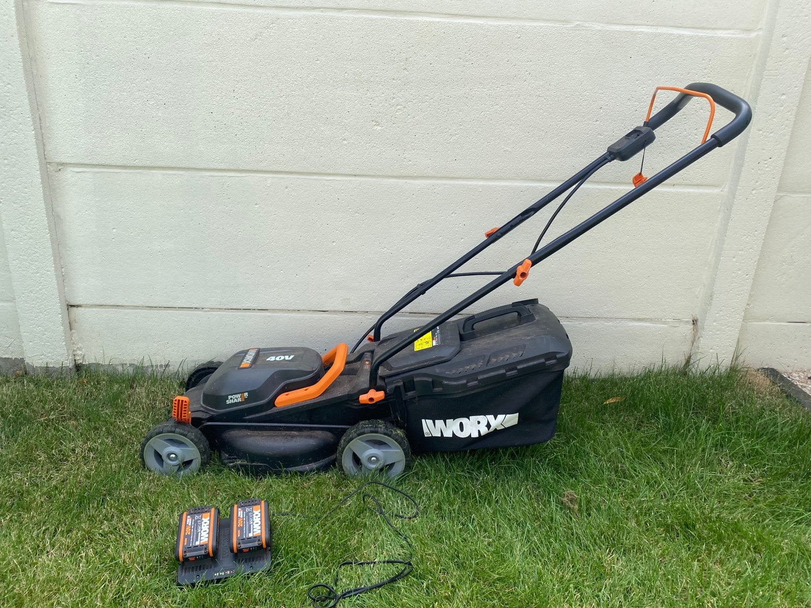 Worx draadloze grasmaaier 40v + 2 batterijen en oplader, Ophalen, Gebruikt