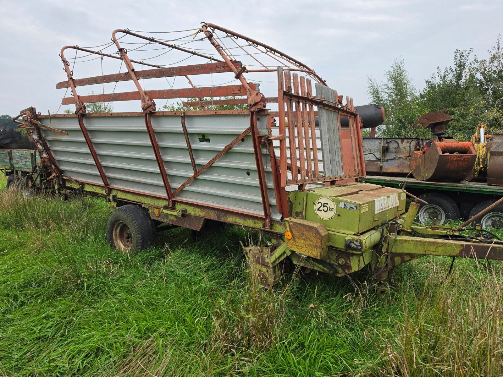 oprijwagen + 2x mestwagen + banden en wielen, Ophalen
