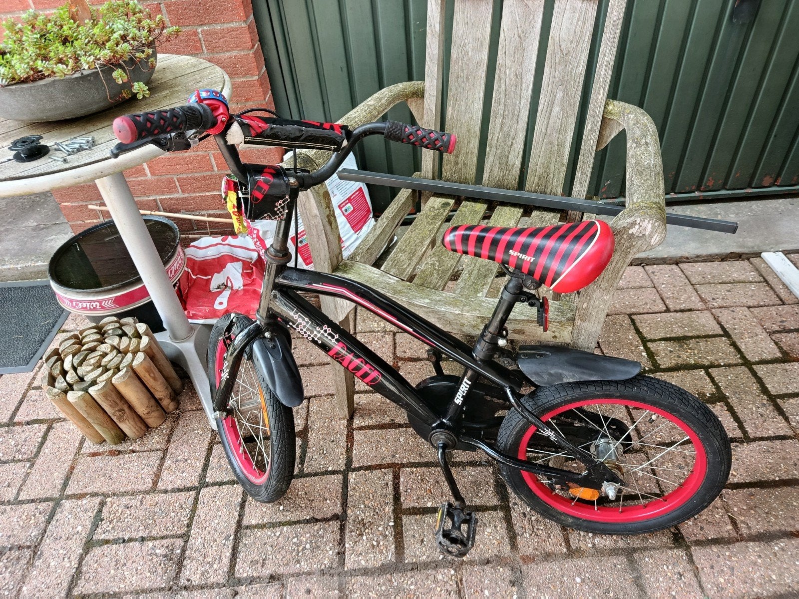 Vélo 16 pouces pour garçon. Noir et rouge L'esprit de course, Frein à rétropédalage, Enlèvement, Utilisé, Racer spirit