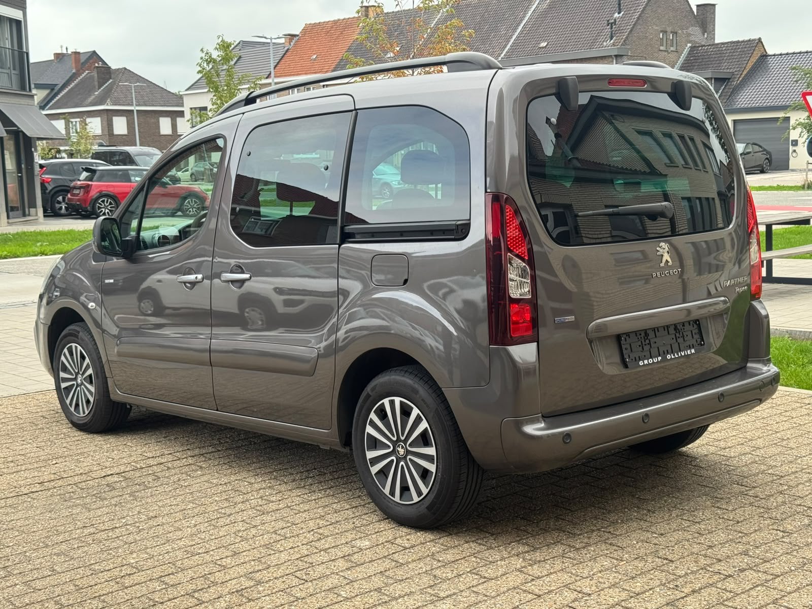 PEUGEOT PARTNER / FACELIFT! / STYLE! / EURO 6b! / GEKEURD!, Auto's, Voorwielaandrijving, Dealer onderhouden, Parkeerassistent