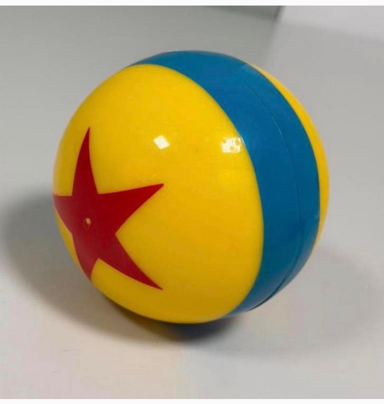 Boule Pixar Toy Story Luxo de Disney Parks — NOUVELLE balle, Enlèvement ou Envoi, Neuf, Statue, Réplique ou Modèle